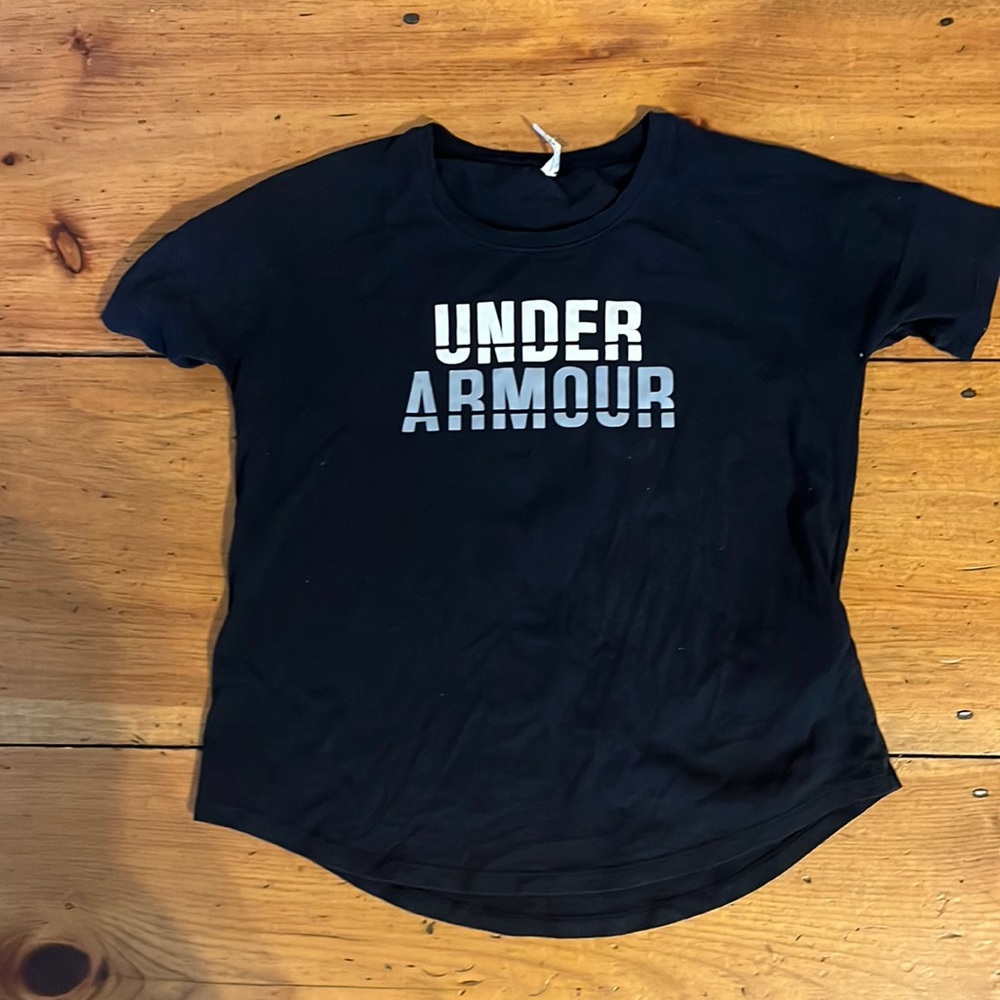 Girls Youth Large Under Armour t-shirt